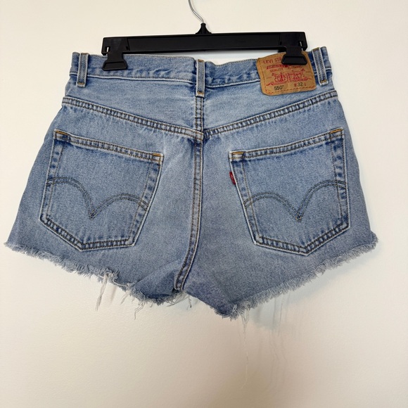 Levi's 550 High Waist Shorts Zip Fly Relaxed Fit Jeans Denim Blue Distressed 32 - Picture 2 of 13